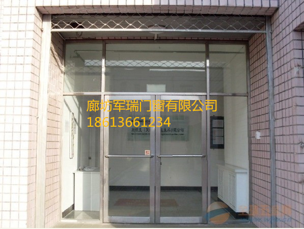 玻璃感应门从字面理解就是玻璃门+感应门功能集成,可以说是玻璃门的一种,同时也可以说是感应门的一种。 不锈钢玻璃门价格: 品牌型号工艺价格 栋梁GT-GD01 钢化工艺160.00元 中野304 钢化工艺380.00元 神武门 5554钢化工艺280.00元 栋梁隔断钢化工艺160.