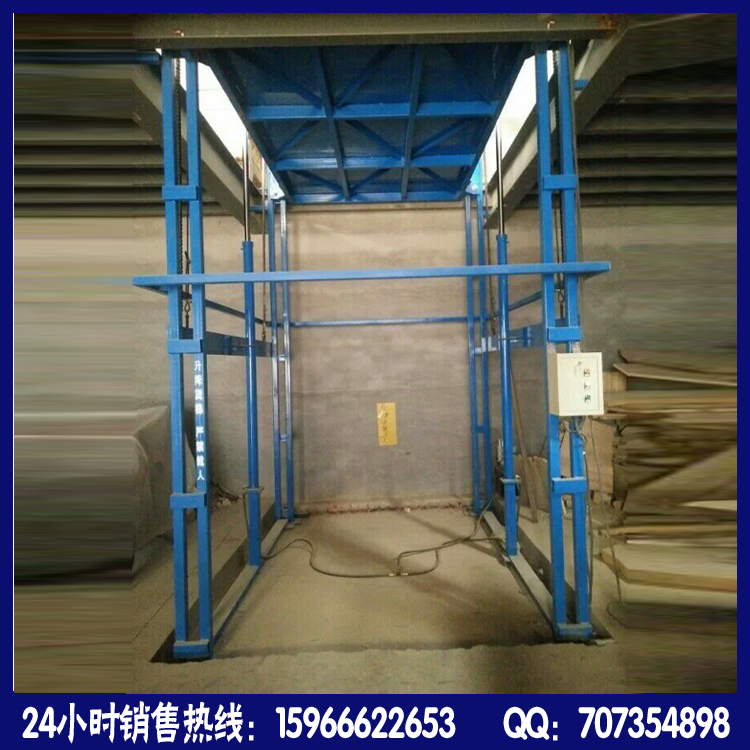 导轨式液压升降台主要用于各种工作层间货物上下运送;立体车和地下车库层高间汽车举升等。产品液压系统设置防坠、上下层门互动连锁、超载安全保护装置,各楼层和升降台工作台面均可设置操作按钮,实现多点控制。 产品结构坚固,承载量大,升降稳定,安装维护简单方便,是经济适用的低楼层间替代电梯的理想货物输送设备。根据升降台的安装环境和使用要求,选择不用的可选配置,可取得更好的使用效果。 升降货梯(导轨式升降作业平台)升降系统靠液压泵站驱动,故也被称作液压升降货梯。升降货梯用于建筑物各种工作层间货物上下运送;立体车库和地下