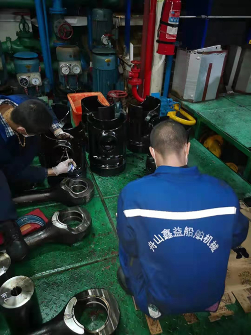 L21/ 31柴油机维修现场