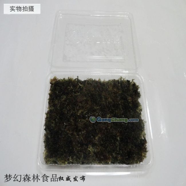 一、竹燕窝极其珍稀的非繁殖性原生菌类 北纬28°,蜀南竹海。中国白酒金三角腹心地域。其得天独厚的生态条件成为益生菌类微生物的摇篮。 酿造了五粮液、茅台、泸州老窖等享誉世界的琼浆玉液。 每年中秋前后,是蜀南竹海季节转化的关键时期。昼夜温差和空气湿度发生着很大变化,大竹海生态圈在此时鸟叫蝉鸣,生物种群十分活跃。一种类似蜜蜂的小昆虫悄然出现并飞速繁衍在特殊嫩竹上。他们以中医药典所讲竹沥汁为食,其残液在特殊气候条件下经过反复酿造发酵后,一种形象珊瑚,状似鹿角,颜色浅黄、胶体半透明的特种真菌变生长了出来。