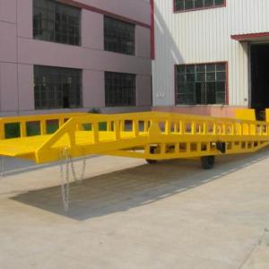 移動(dòng)式液壓登車(chē)橋