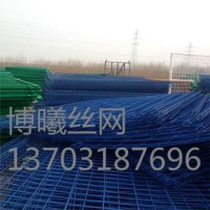 博曦絲網(wǎng)專業(yè)生產(chǎn)護(hù)欄網(wǎng)