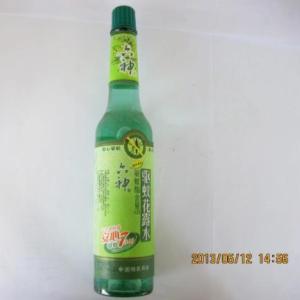 花露水是用花露油作為主體香料，配以酒精制