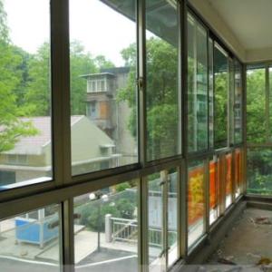 鋁合金門窗
