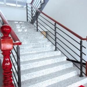 橫欄式樓梯扶手