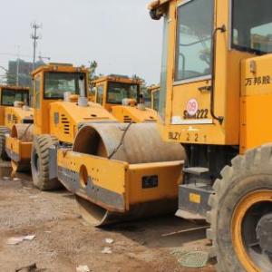 租賃公司處理一批22噸單鋼輪壓路機