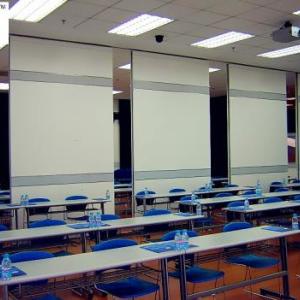 我們研發部將會對活動隔斷墻與酒店隔斷產品