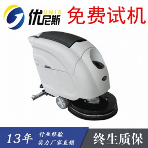 停車場優尼斯電池駕駛式洗地機使用情況說明