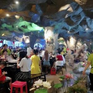 楊家坪山水溶洞火鍋夏天吃火鍋養(yǎng)陽