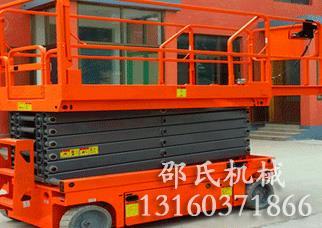 新款四輪移動剪叉式升降機供貨商