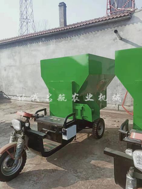 自动撒料车
