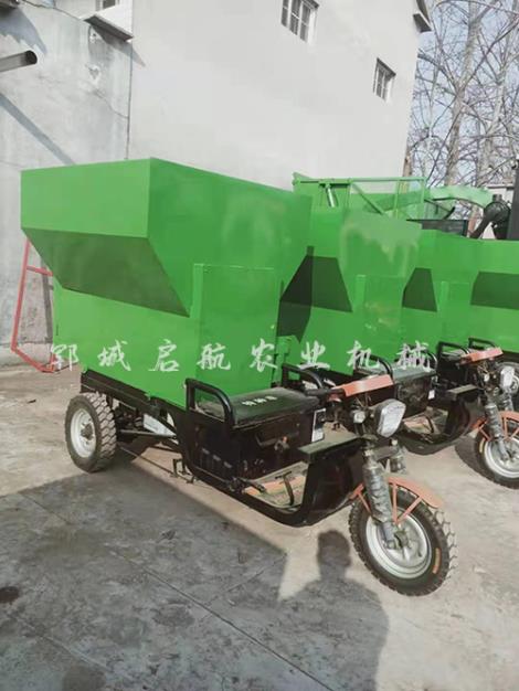 自动撒料车