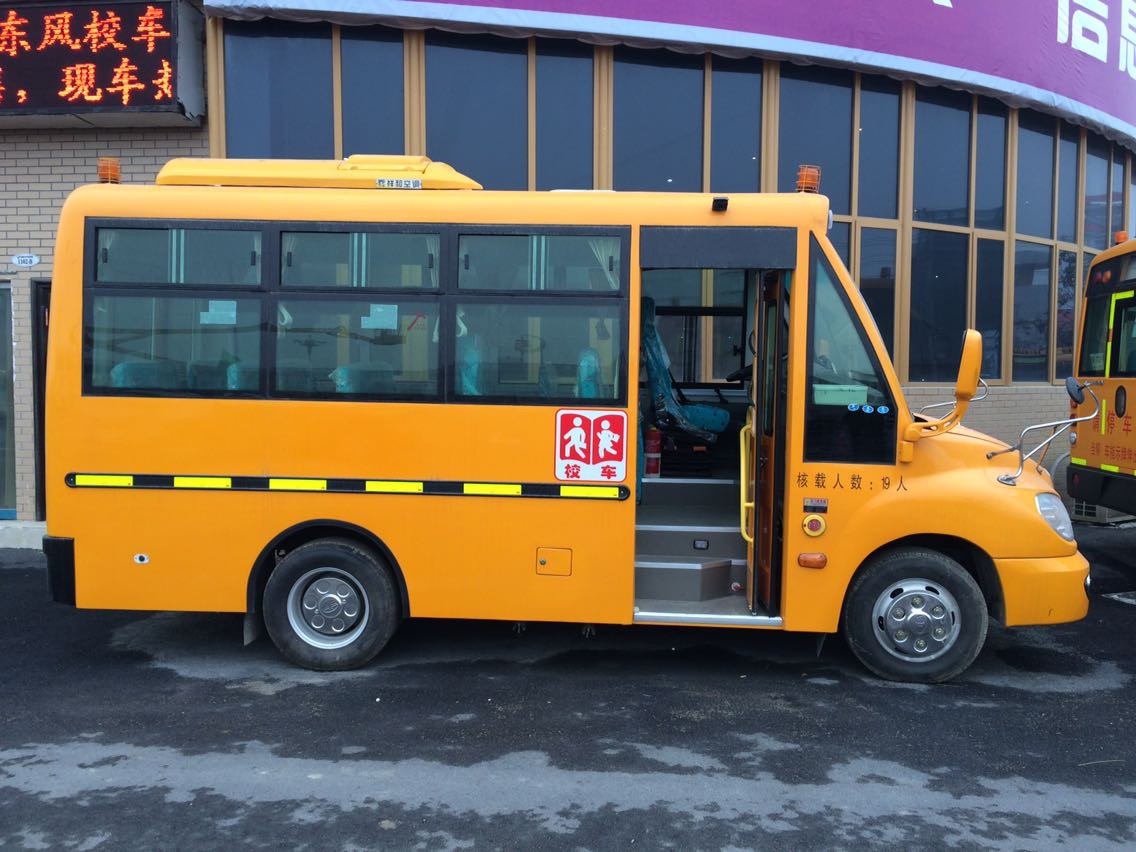 解放牌 ca6561pfd81s 型小学生专用校车