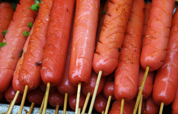 油炸火腿肠 - 好姐妹一路飘香麻辣烫烧烤 - 烽火台云营销