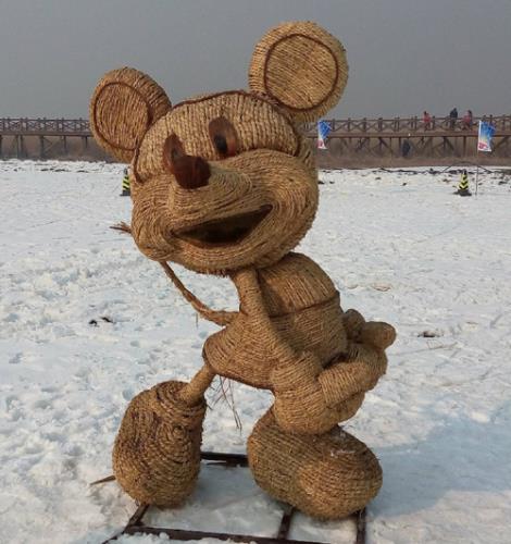 宿迁稻草工艺_稻草人雕塑_创意稻草人- 沭阳县新河镇好运花卉苗木场